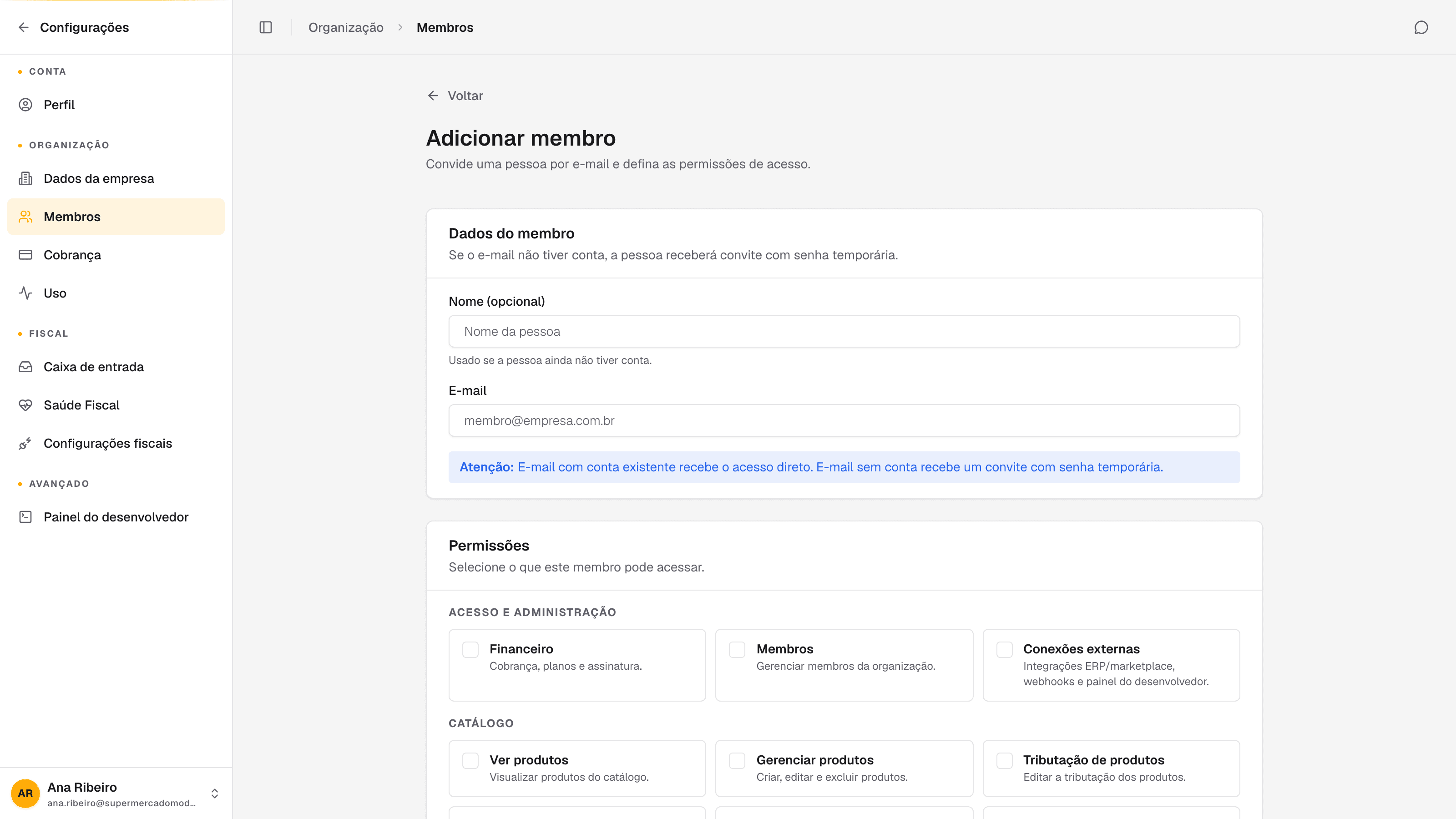tela Adicionar membro com os dados do membro e as permissões por área